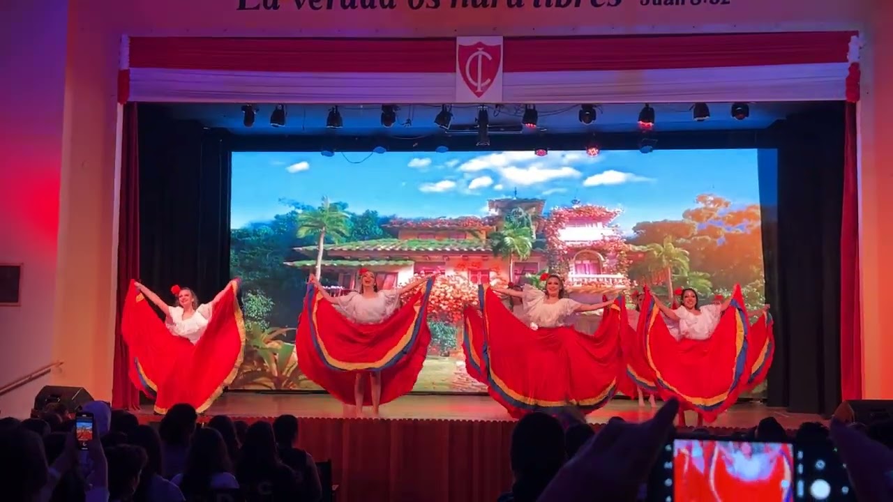 Baile internacional blanco 2022