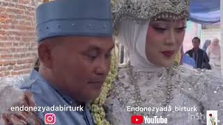 Endonezya’da Düğün Günü Sel. Bastı Şfet ￼