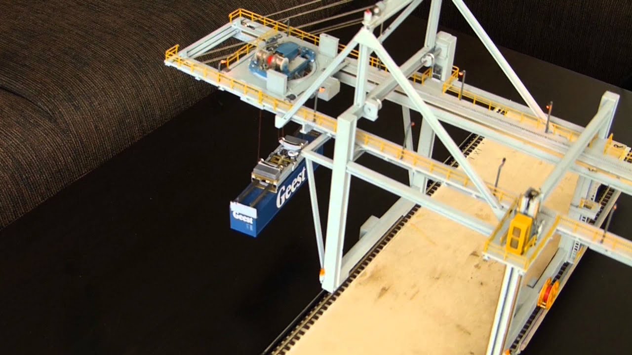 Demonstratie containerkraan H0 zelfbouw