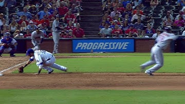 HOU@TEX: Moreland snags sharp grounder in the 9th