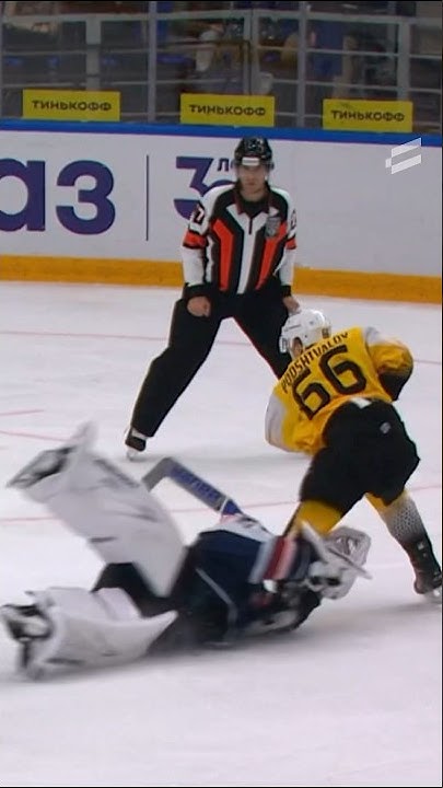 Получил две минуты, но ворота спас 💪 #хоккей #кхл #hockey - YouTube