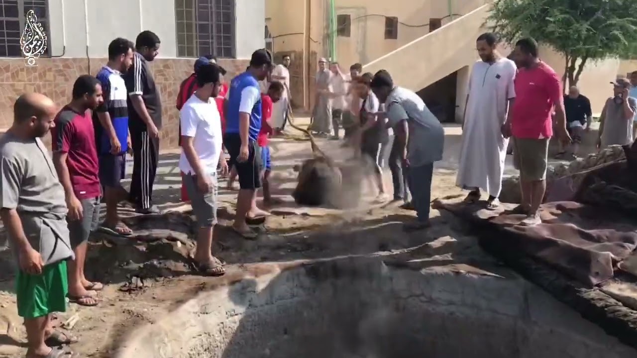 دفن وتطليع الشواء ولاية الرستاق تنور المحاضر ( الحصان)