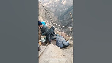 Dig Out Bone Fossils Of Ancient Animals In The Mountains !