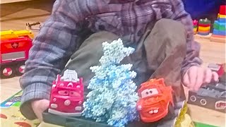 Moulding Goo Original Christmas Tree making with own hands, Cars Mater and Lighting McQueen helping,