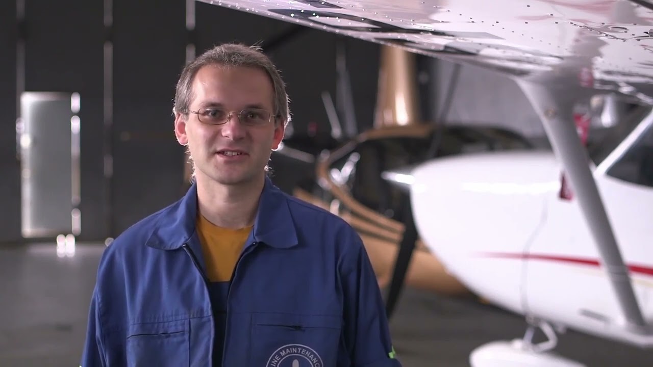 Technik mechanik lotniczy