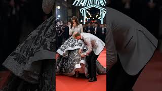 Download Lagu something not right with Princess Catherine gown #royals #britishroyalfamily #princewilliam MP3