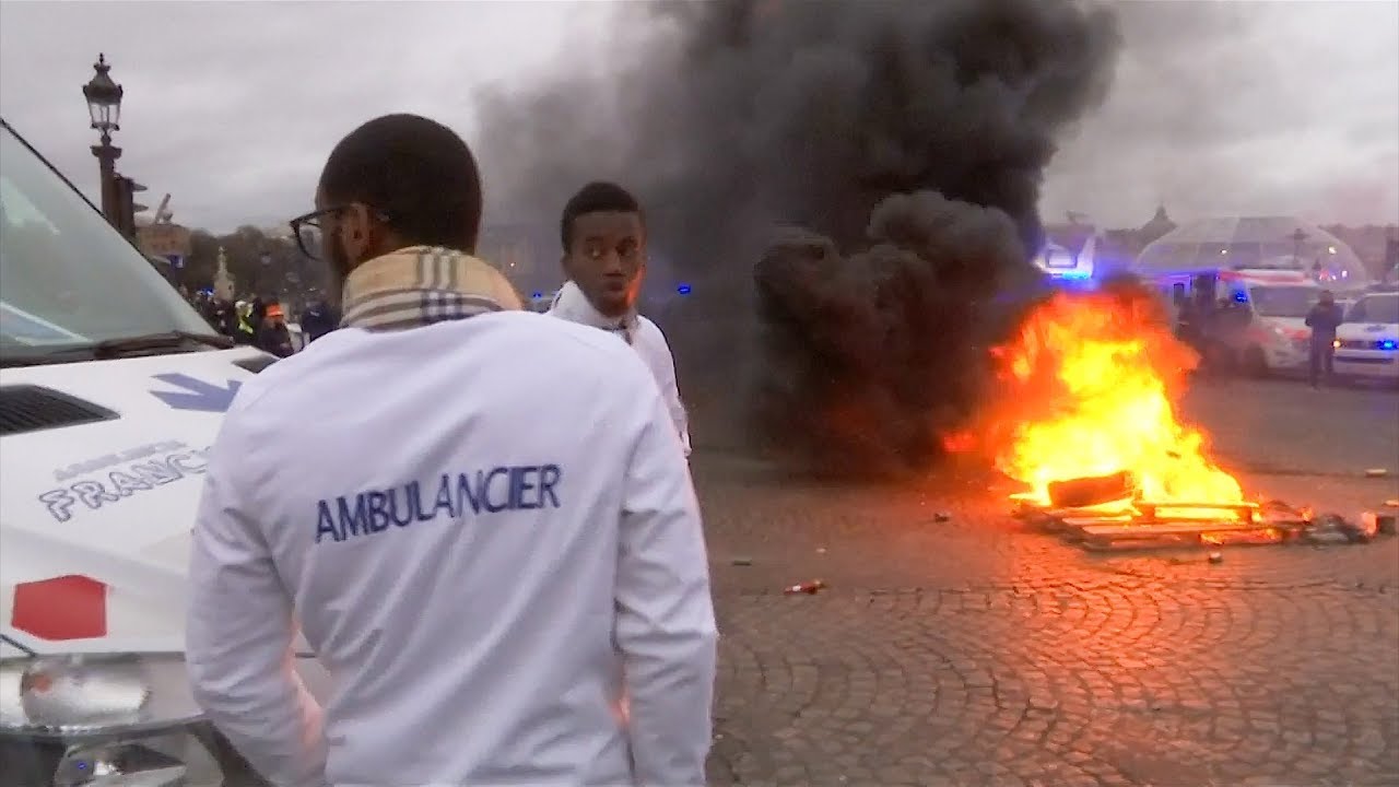Französische Krankenwagenfahrer protestieren im Zentrum von Paris gegen Reformen deutschland rammstein