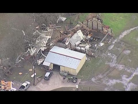 Tornado leaves damage in parts of North Texas - YouTube