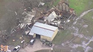 Tornado leaves damage in parts of North Texas