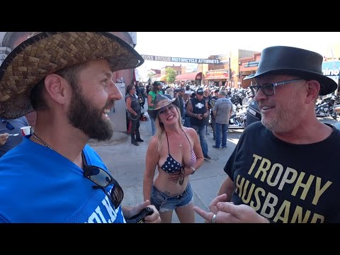 Shopping at Motorcycle Rally Sturgis 🇺🇸