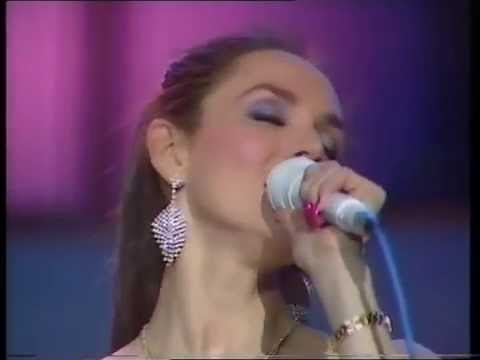 Crystal Gayle - Don't it make my brown eyes blue