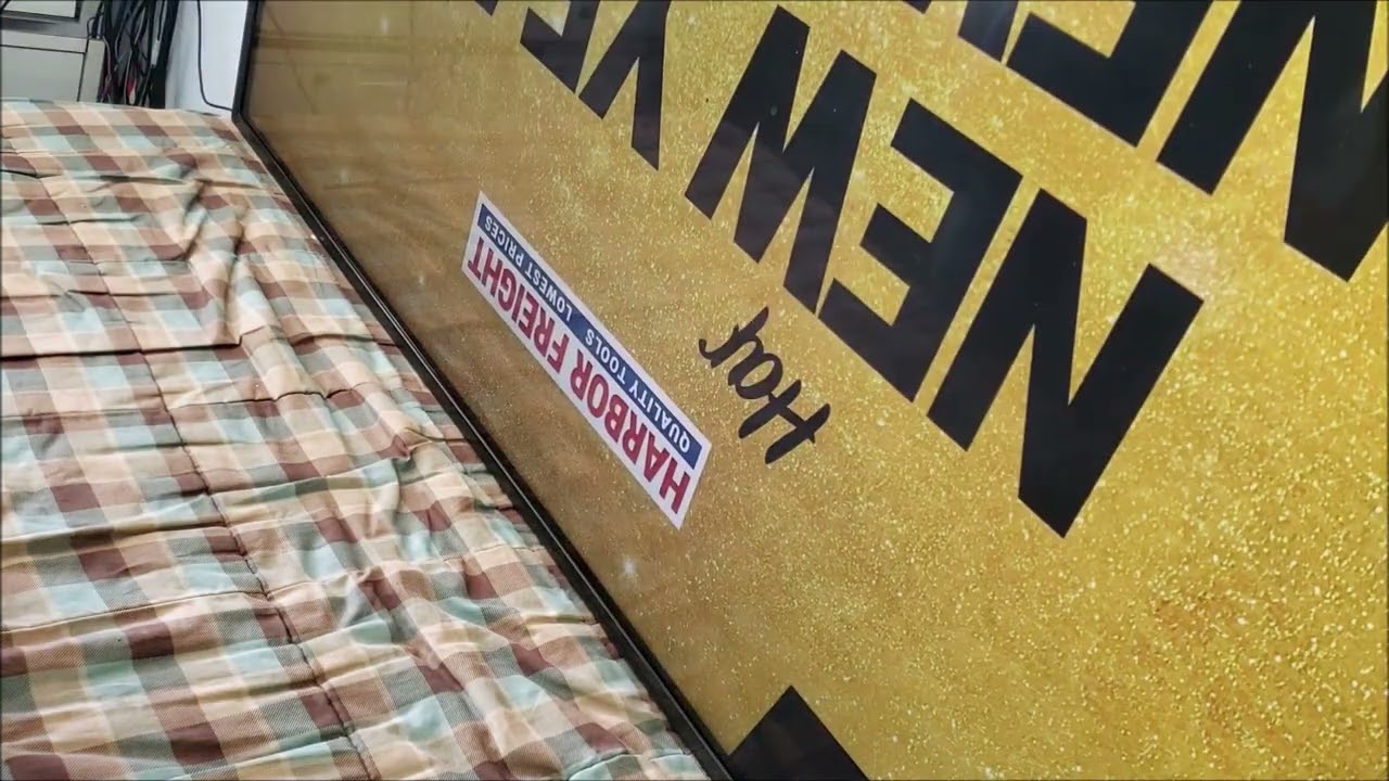 LG TV 4k 65UJ6300 pixelized and vertical lines - YouTube