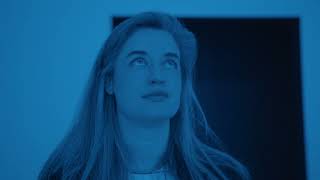 Light illuminated: Treise on James Turrells Raemar, Blue