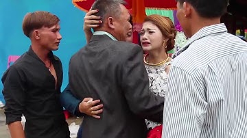 Clip khoảnh khắc giọt nước mắt lăn dài khi cha tiễn con gái về nhà chồng