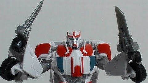 "Autobot Ratchet" ~ a Transformers Prime Robots in Disguise deluxe-class toy review