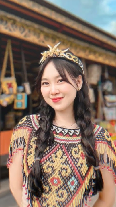 Gadis Dayak Kalimantan, Senyum Manis yang Bikin Hati Meleleh