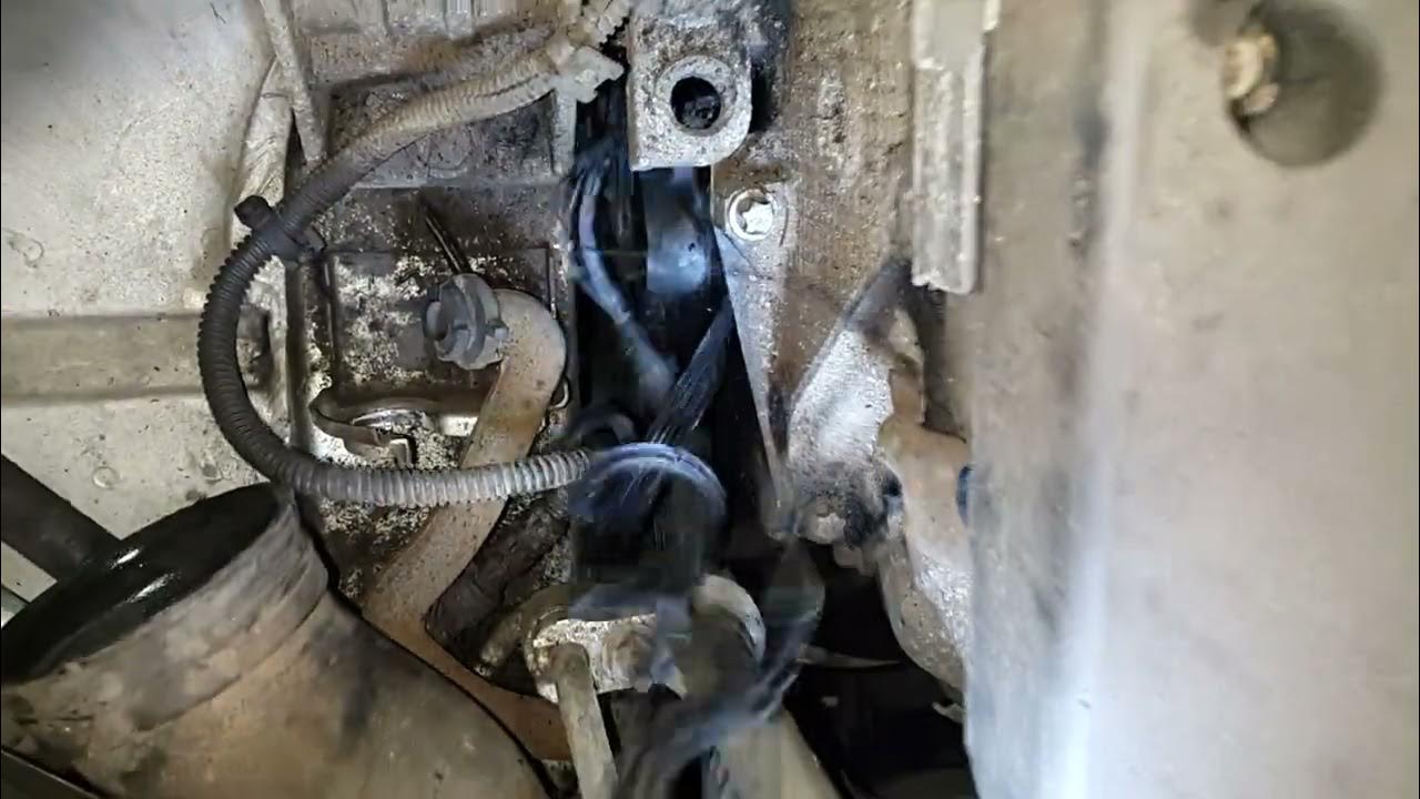 Opel Vectra C 2.2 D alternator belt broken, crankshaft pulley fell off ( YouTube