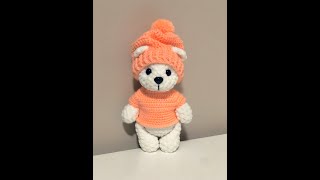 Crocheted clothes for the bear by Darja Saltewskaja