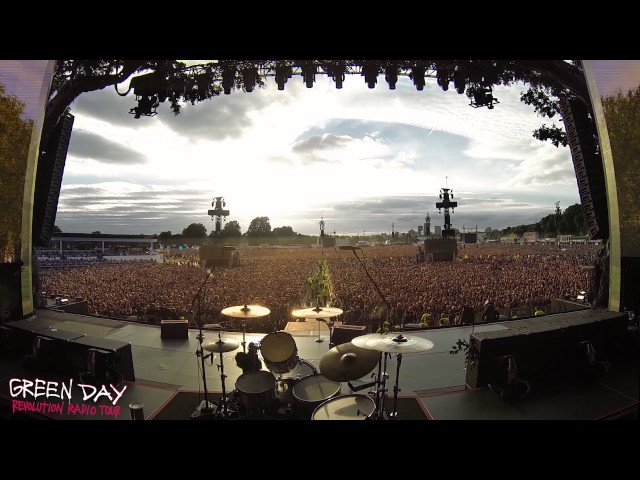 Green Day Crowd Singing Bohemian Rhapsody [Live in Hyde Park 2017] class=