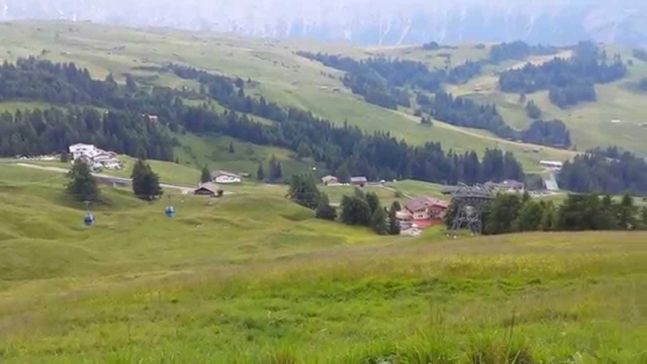 Compatsch Panoramablick auf Compatsch - der Eingang zur Seiser Alm - YouTube