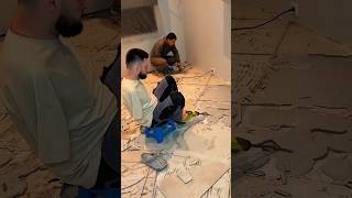 Рабочие будни. Демонтируем старый пол #shorts #демонтаж #ремонт #снос #строительныеработы