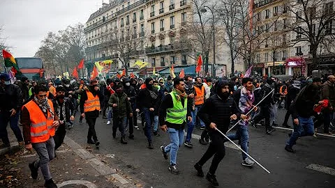 Des heurts  Paris en marge de la manifestation en ...
