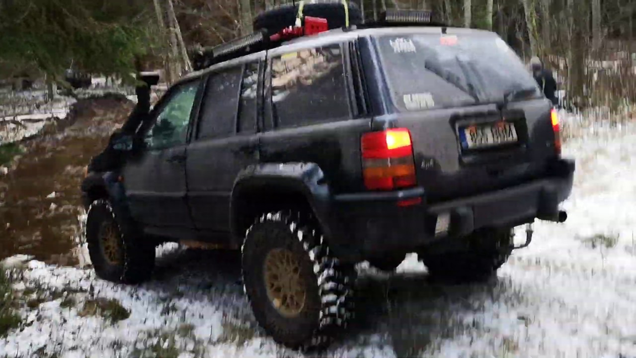 Jeep zj 5.2 V8 flat out in mud (Sound on!! ) YouTube