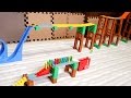 ピタゴラゴールチャレンジ第2弾 トミカシステムを使ったコースレイアウト ドミノ倒しをクリアしてゴールを目指します。