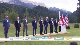 G7 summit leaders gather for official 'family' picture | AFP