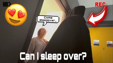 Asking Random College Students If I Could Sleepover😳