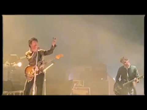 Arctic Monkeys - I Ain't Quite Where I Think I Am New Song (Live Debut)