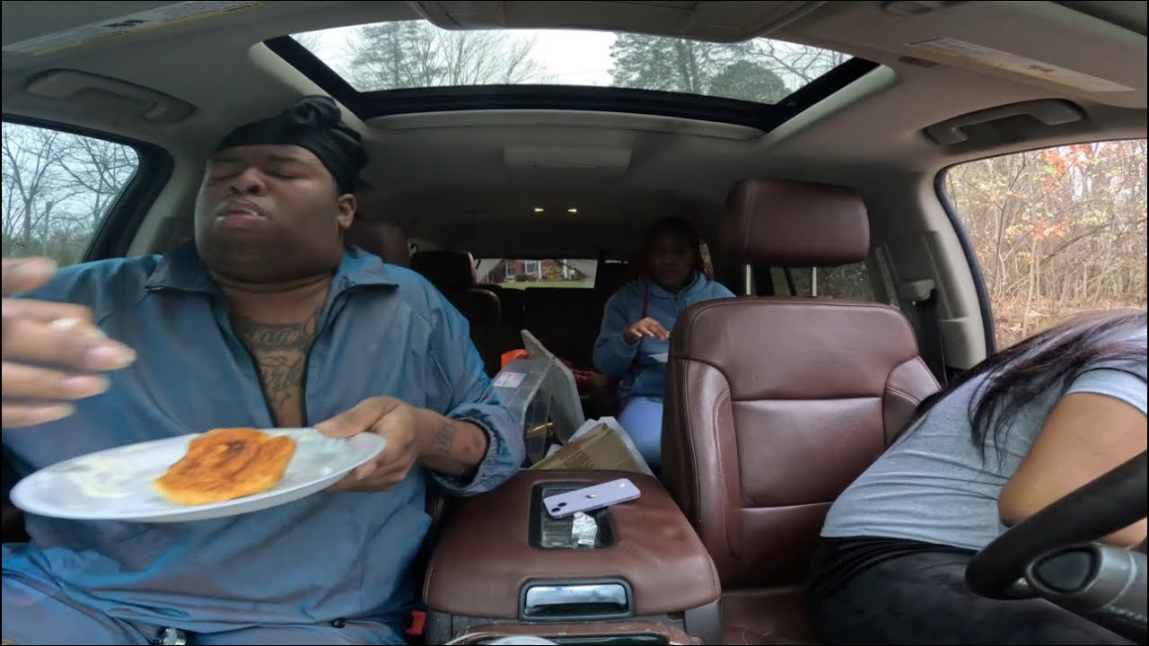 НАМАЗЫВАЮ МАЙОНЕЗОМ БУЛОЧКУ С КОРИЦЕЙ ДЛЯ МОИХ БРАТЬЕВ И СЕСТРЫ (ОЧЕНЬ УМОРИТЕЛЬНО🤣)