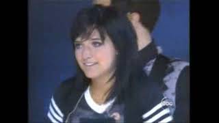 Ashlee Simpson Booed Off Stage