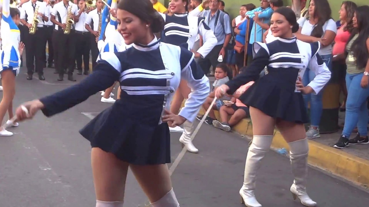 INSAVIS BAND 2018 -Ella tiene Fuego