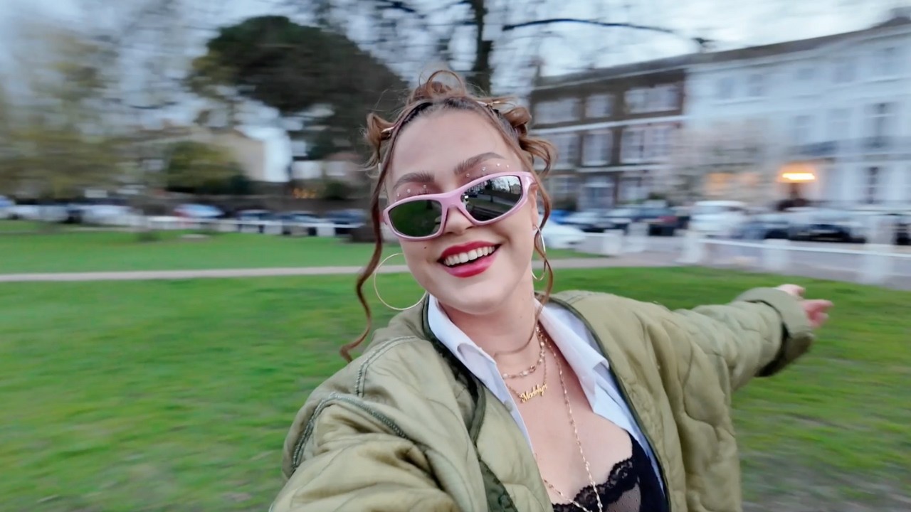 solo travelling in london changed my life forever - YouTube