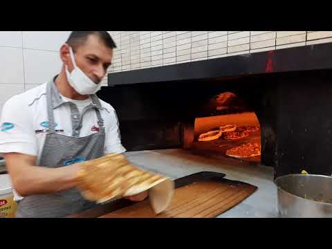 Lahmacun Ustası işinin hakkını veriyor.  Lahmacun yapımı | lahmacun ustası | lahmacun sermesi