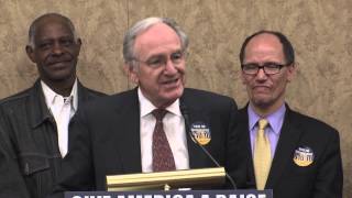 Harkin Calls for Congress to 'Give America a Raise'