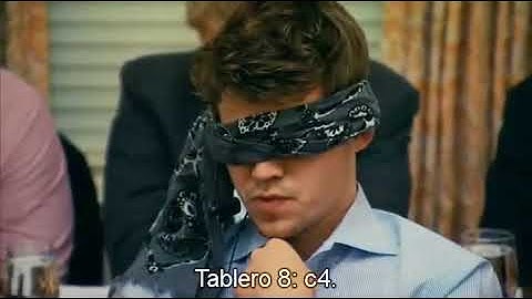Magnus Carlsen a la ciega contra 10 (Magnus The Movie)