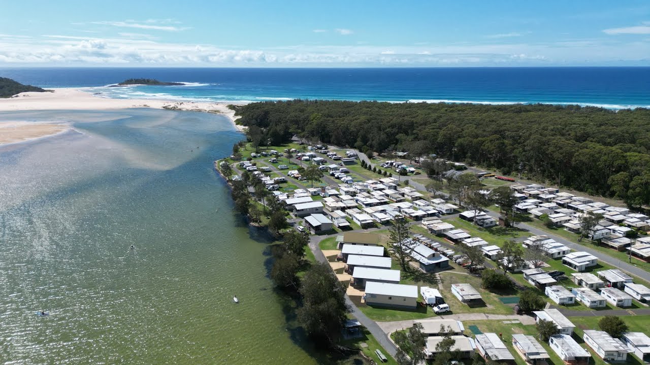 Drone flight over Lake Conjola and Dolphin Point - Nov 2023