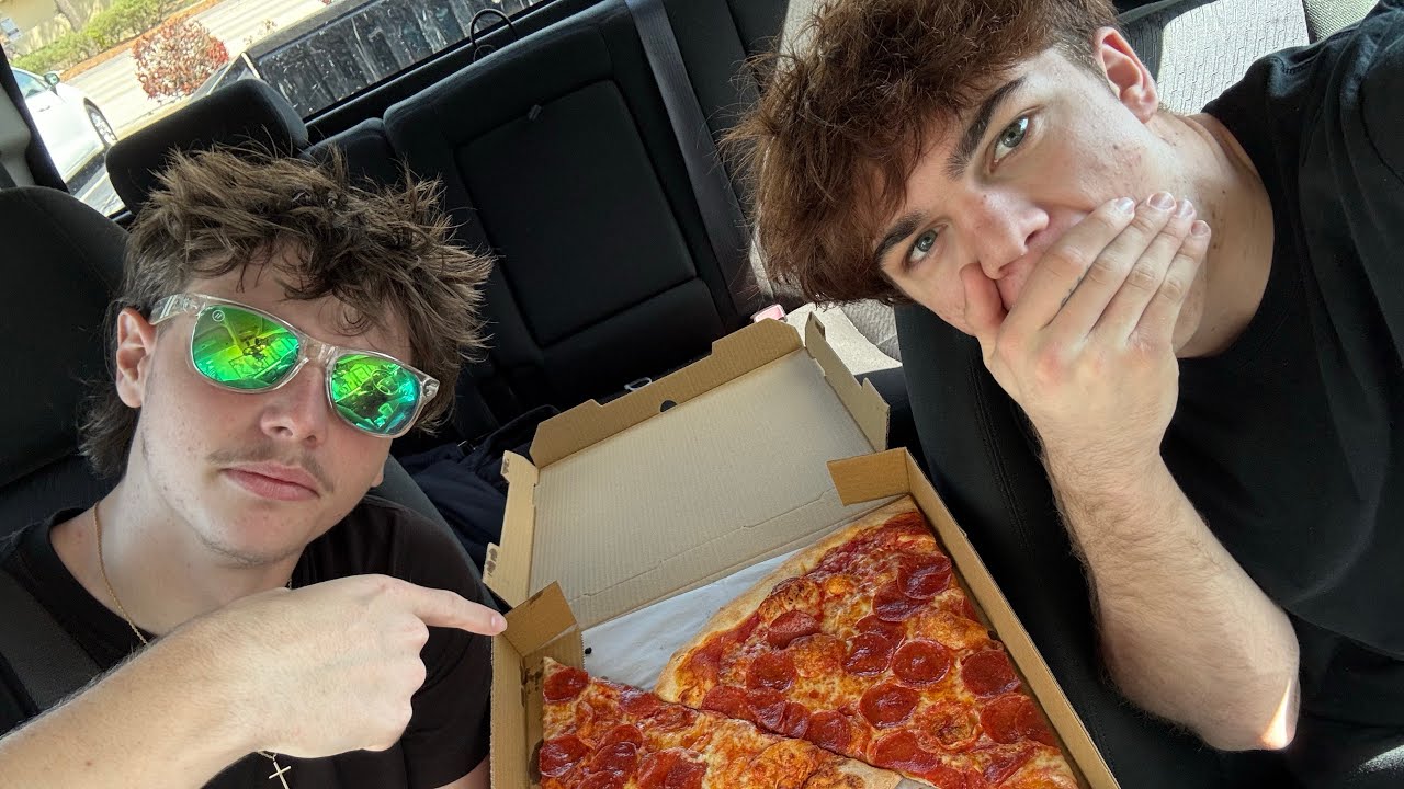 Trying biggest pizza ever!!!!!