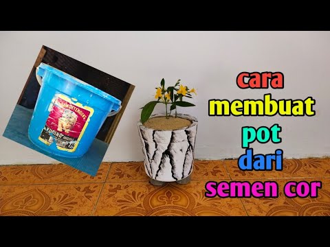 cara membuat pot bunga dari cetakan ember plastik bekas 