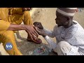 Wani Mutum Ya Kirkiri Fasahar Gyaran Kaushi Da Yankan Farce A Kano
