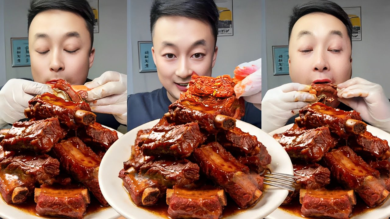 Eating big beef ribs, so delicious! 