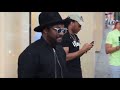 Star mondiale si ferma con la macchina ed ascolta cantare un artista di strada! ❤️ Star mondiale si ferma con la macchina ed ascolta cantare un artista di strada! ❤️