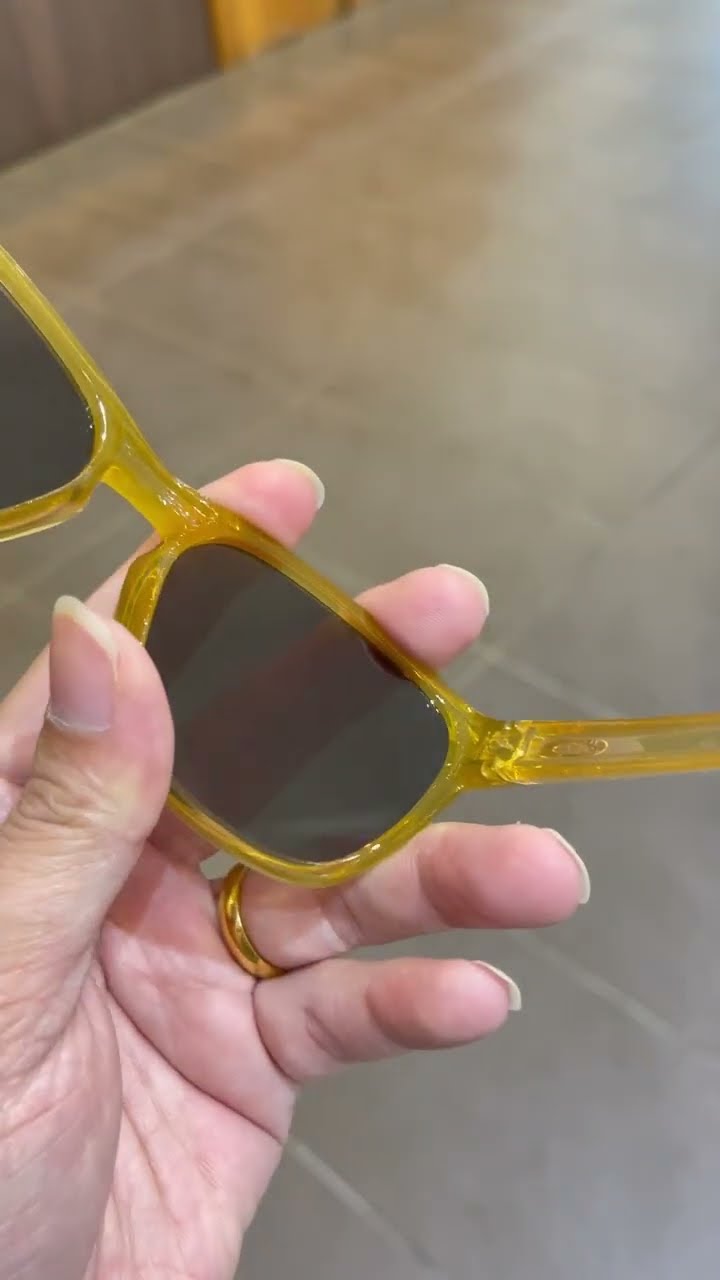 Oakley Manorburn Transparent Light Curry / Prizm Jade OO9479-1956