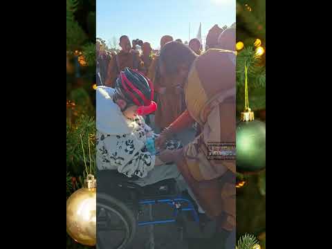 خلال مسيرة السلام توقف الرهبان وصل وا من أجل جاي جاي إنه حق ا بحاجة إلى السلام هذا العام 