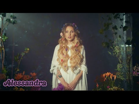 在 YouTube 上觀看「Alessandra - Grădina | Official Video」