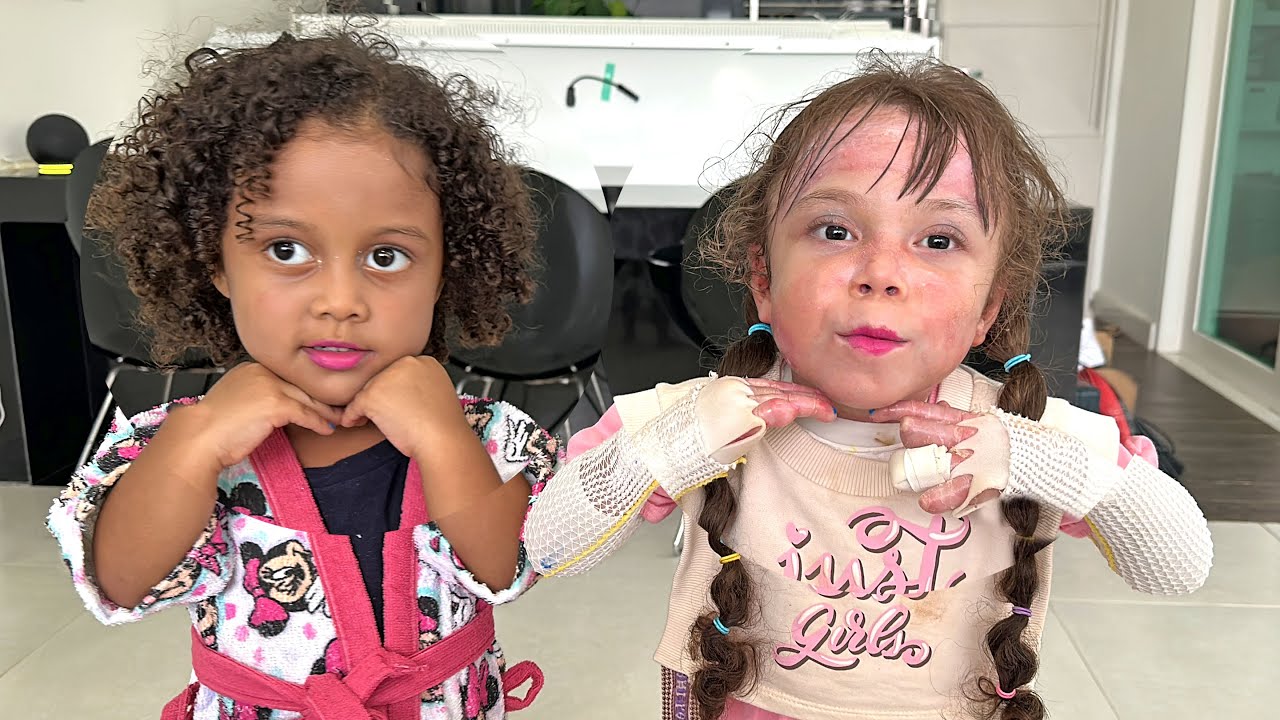 ELOAH ENSINA A SUA PRIMINHA CECILIA A SE MAQUEAR ! - Dia a Dia Com Amanda