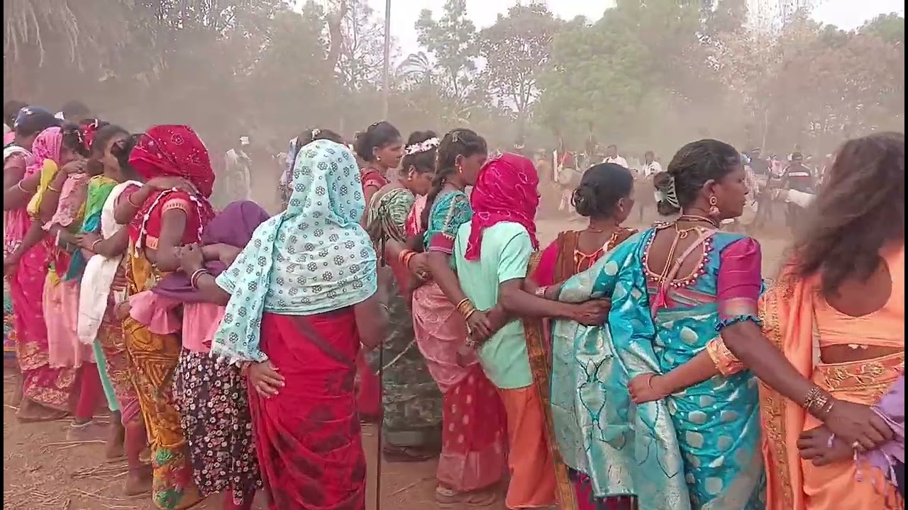 तीरथ में ढोलक नाचते हुए शादी में 