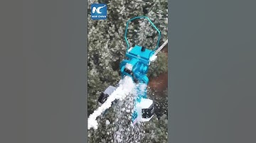 De-icing robot used in power supply maintenance in SW China